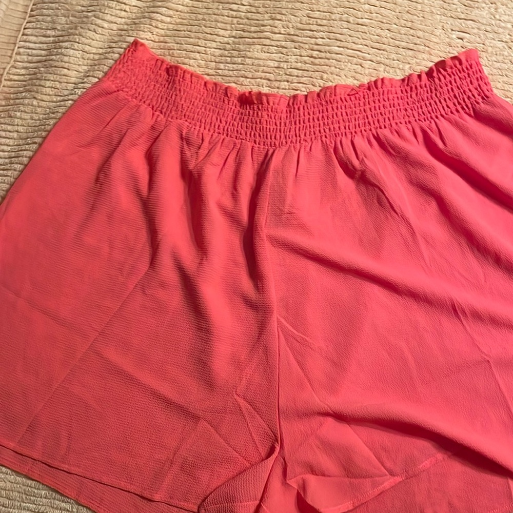 Elastic waist shorts, NWT